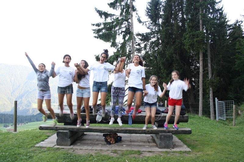 Village Camps International Summer Camp Leysin, Switzerland 2025-08-09 https://www.villagecamps.com/journals_admin/images/710-10-campfire (25).jpg